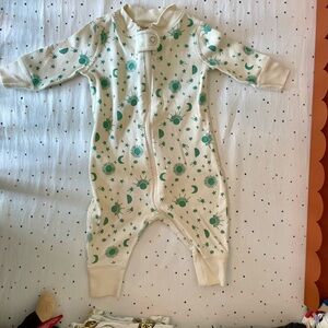 Hanna Andersson Cream and Green Kids Footie